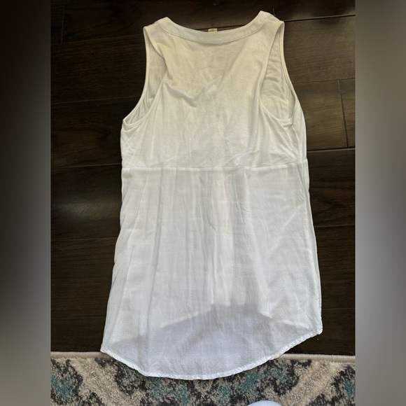 Flowy white Converse sleeveless top - Picture 2 of 4